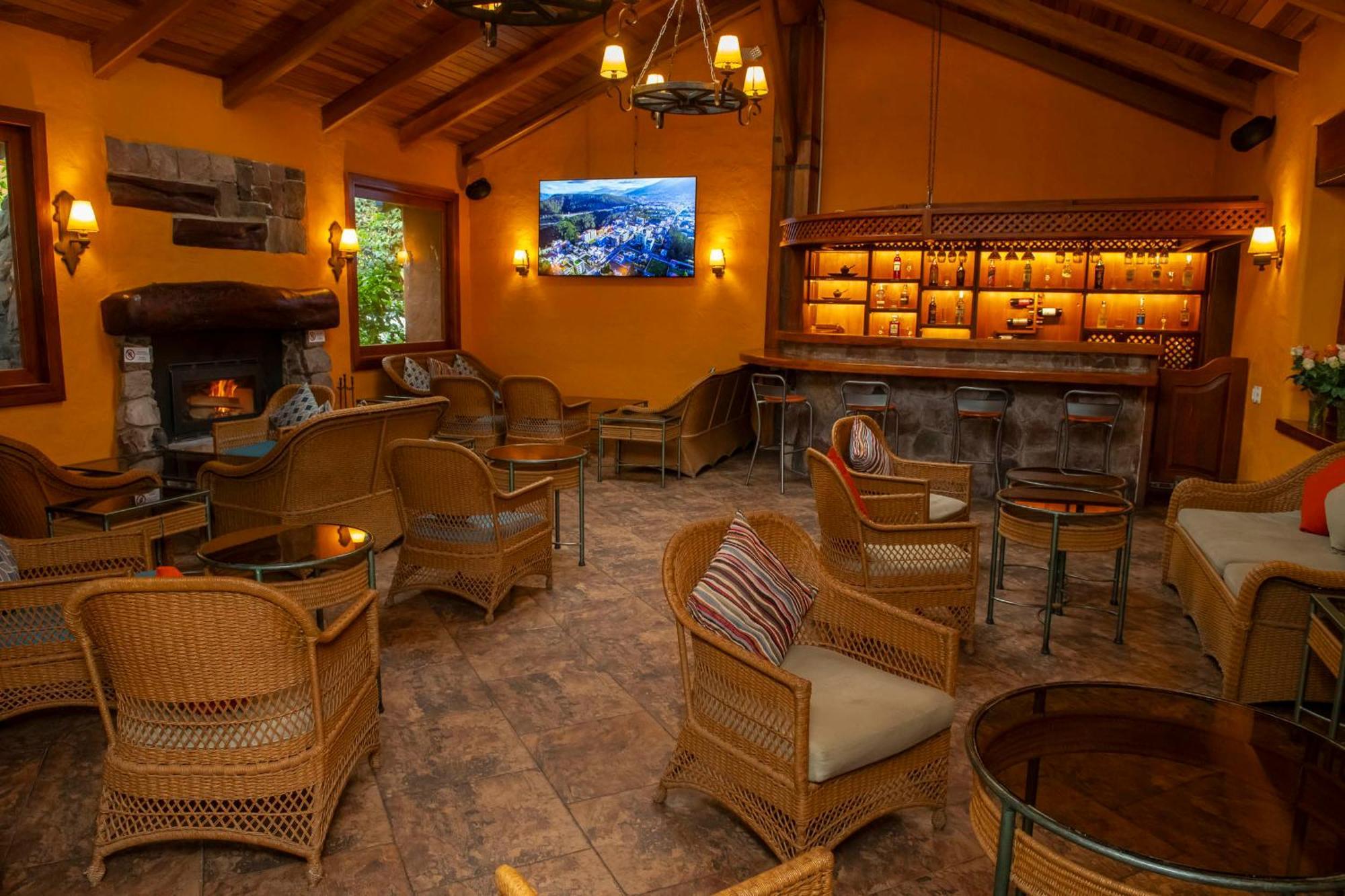 테르마스 데 파팔락타 호텔 파파약타 외부 사진 The interior of the restaurant