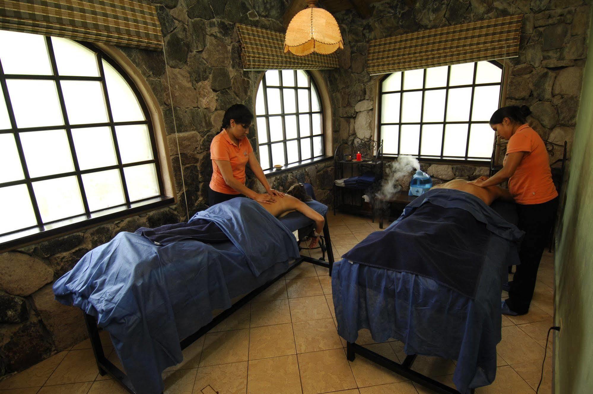 테르마스 데 파팔락타 호텔 파파약타 외부 사진 A spa in Manila, Philippines